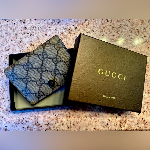 Gucci Supreme Monogram Cardholder - Picture 1 of 8